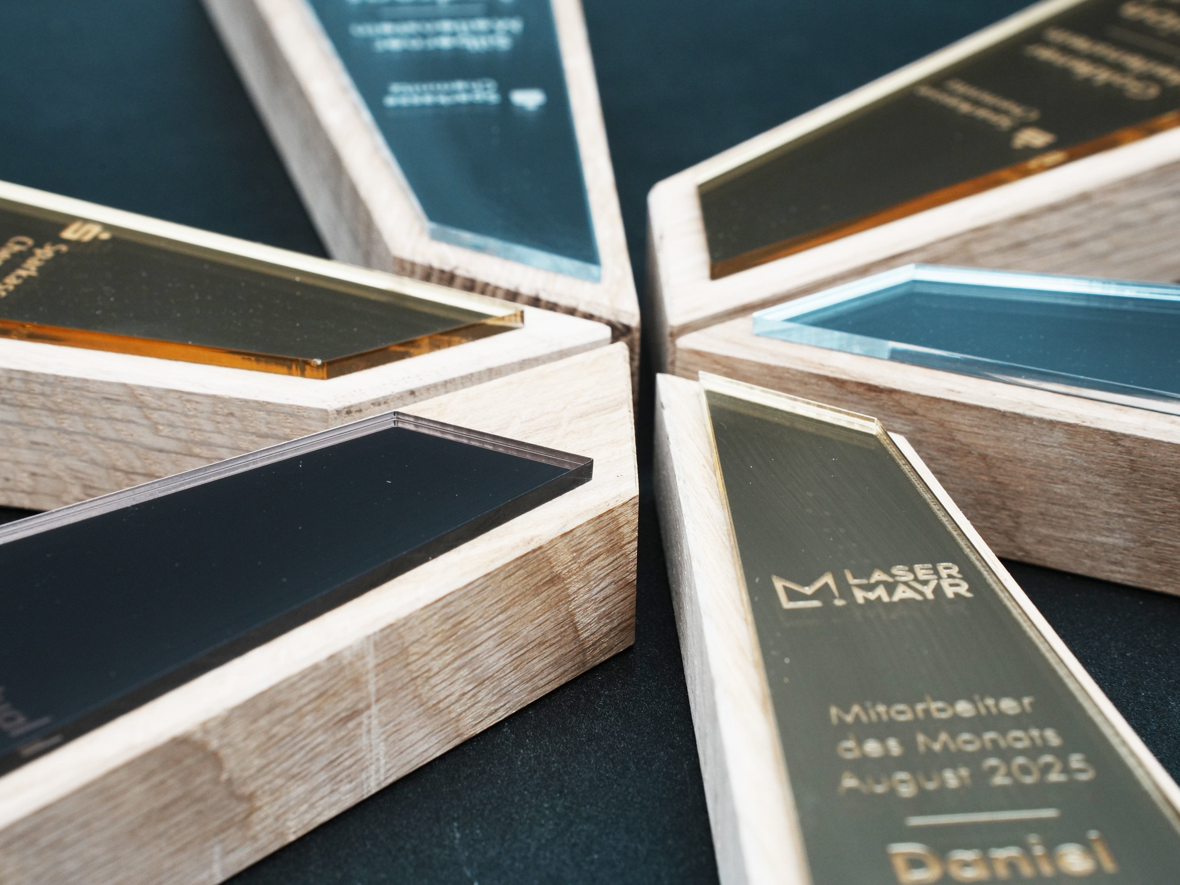Nachhaltige Mitarbeiter-Awards aus Holz jetzt günstig kaufen